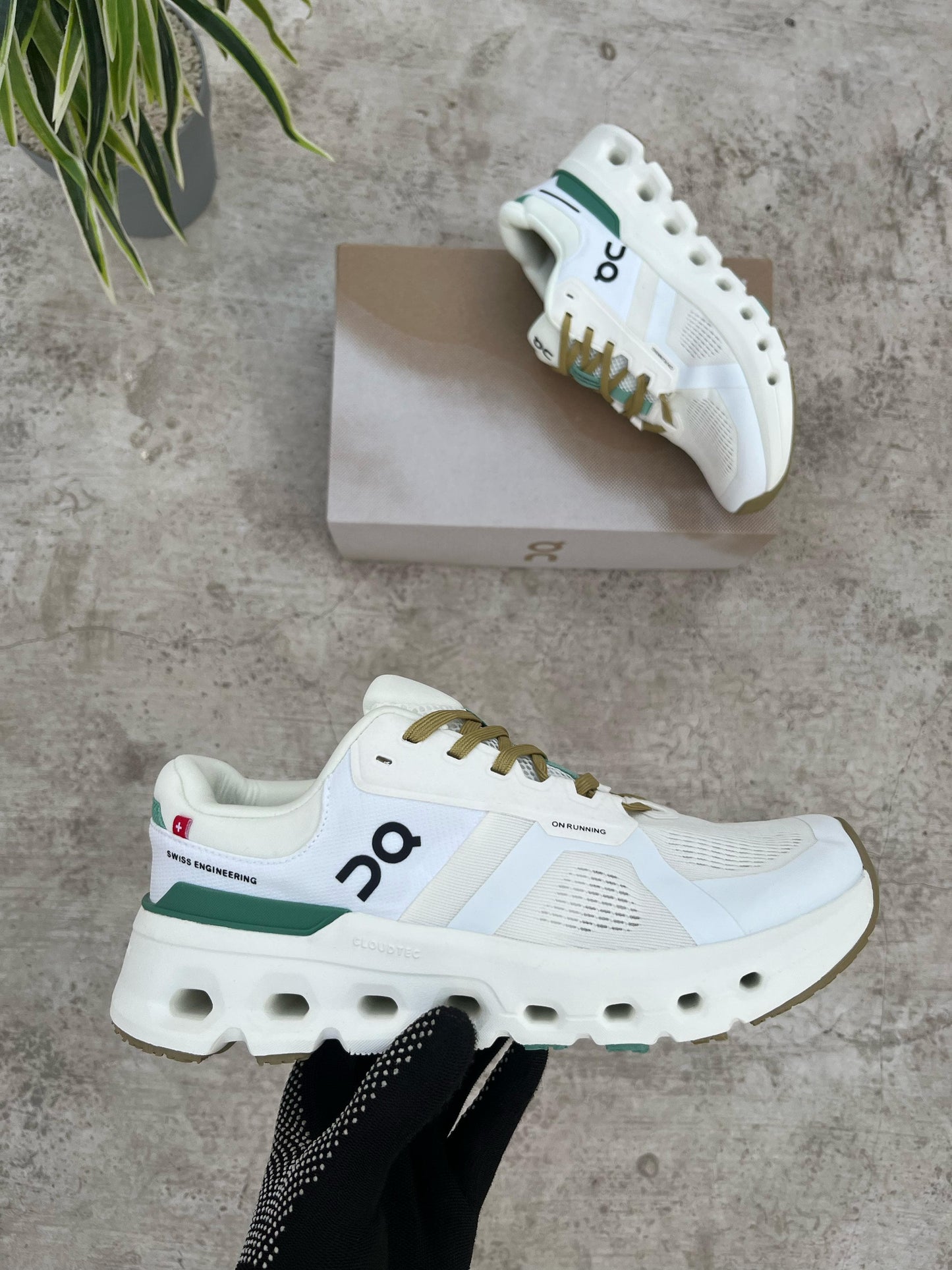 The On Cloud Runner 2 White Undyed Green